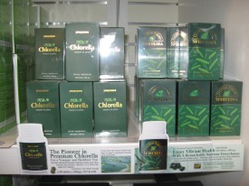 Organic Spirulina and Yaeyama Chlorella with a cracked cell wall to allow nutrients to be absorbed.